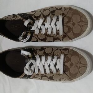 Coach Lesley tennis 10B